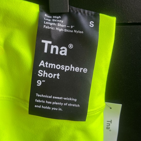 Aritzia TNA atmosphere biker shorts 9” - Picture 3 of 4